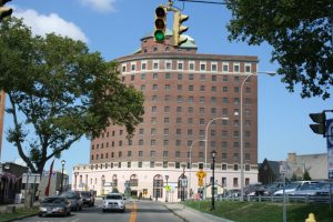 The storied Hotel Niagara