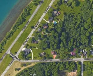 A typical stretch of Grand Island waterfront, hugged by two roads - the West River Parkway and West River Road, which run side-by-side the entire eight mile length of the island. Together, they exemplify an exercise in redundancy, not to mention stupidity.