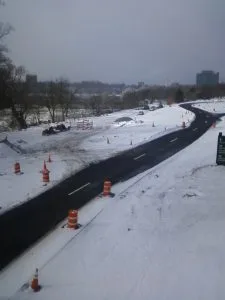 the south Moses Parkway (aka Scenic Parkway) snakes its way along the Niagara River, cutting the city off from its waterfront to serve as a driveway into Albany's Niagara Falls State Park.