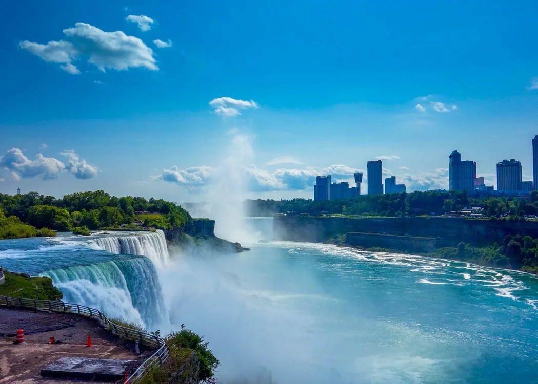 The Niagara Falls: Enjoying the Attractions and the Poker