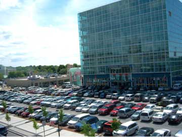 One Niagara Welcome Center Dressing Up for Season