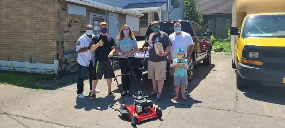 Little Bakery, Wojtaszek, Tompkins and Others Surprise Niagara Falls Resident with Mower, Weed Trimmer