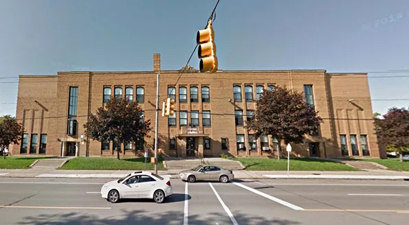 Children of elementary school age, like those attending Hyde Park School, (above) would probably be less likely to exercise appropriate caution along a busy thoroughfare like Hyde Park Blvd, than middle schoolers attending Gaskill. Why then was the speed limit lowered in front of Gaskill, but not Hyde Park School?