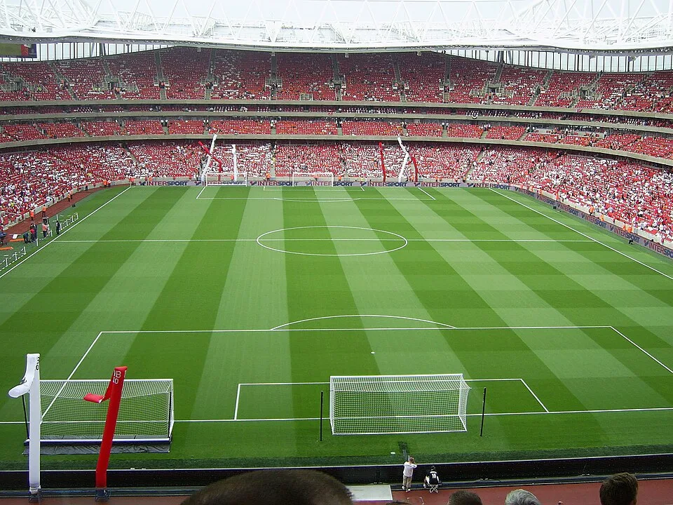 usmanov wander emirates stadium 