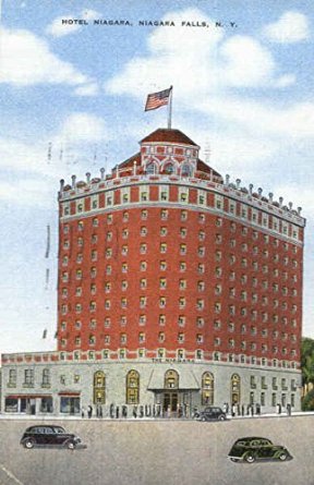 In its heyday it was the premier hotel in Niagara Falls. It was reportedly the home of Marilyn Monroe and Joe DiMaggio while filming Niagara in 1952. Former guests of the hotel include U.S. President John F. Kennedy, Frank Sinatra, Sammy Davis Jr., Joseph Cotten and Al Capone.