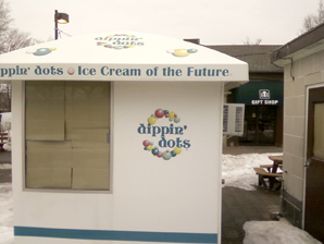  Ice Cream booth in front of Delaware North Gift Shop mere yards from brink of American Falls.