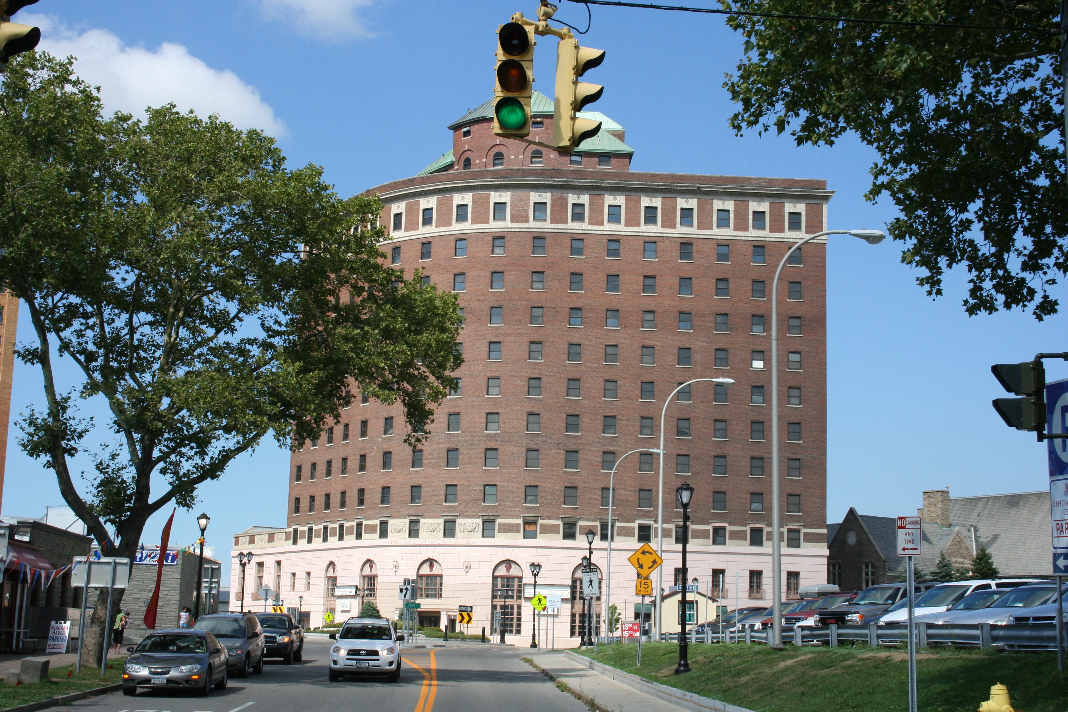 Hotel Niagara will go to Delaware North