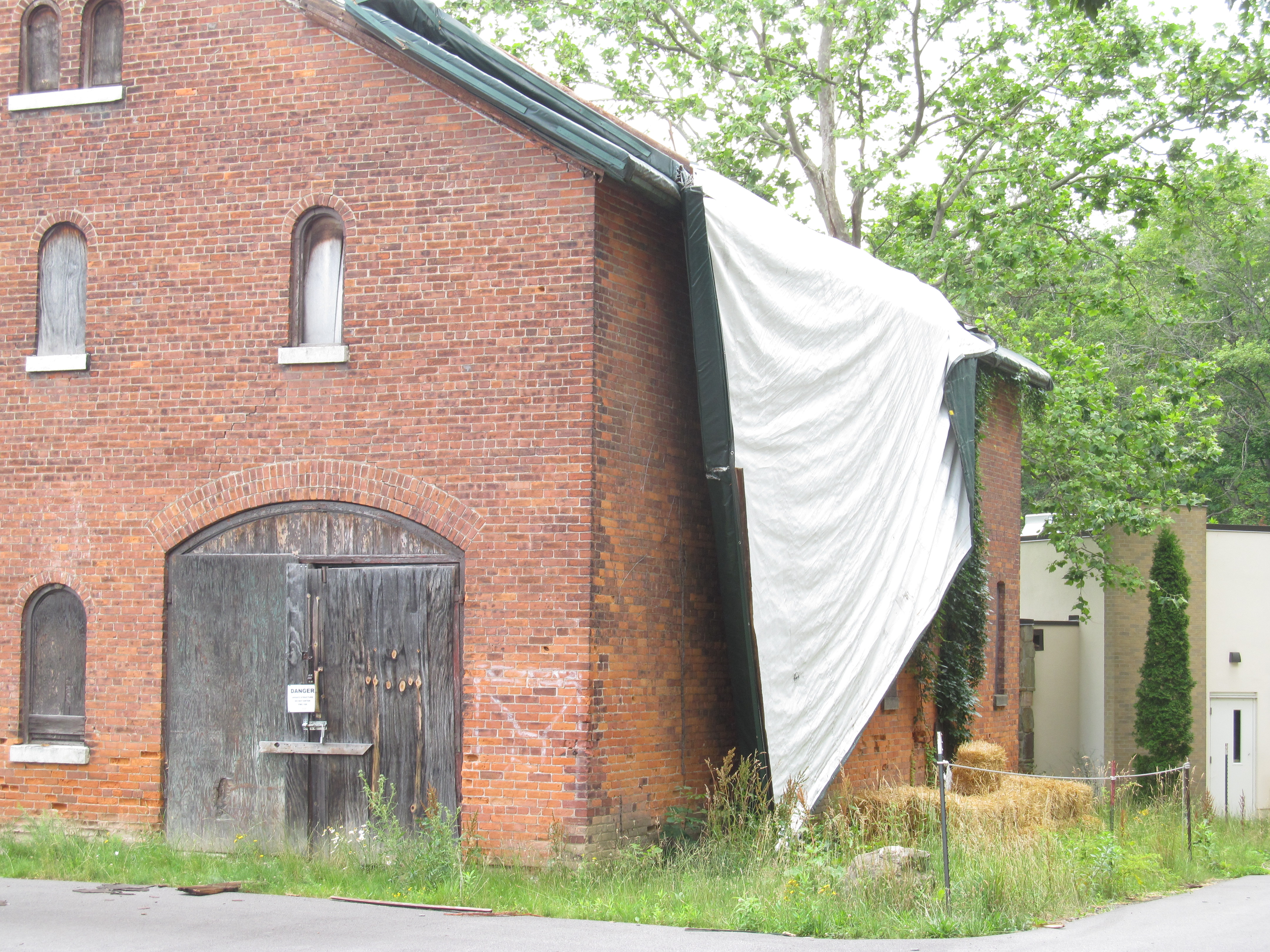 State Parks neglects DeVeaux Carriage Barn